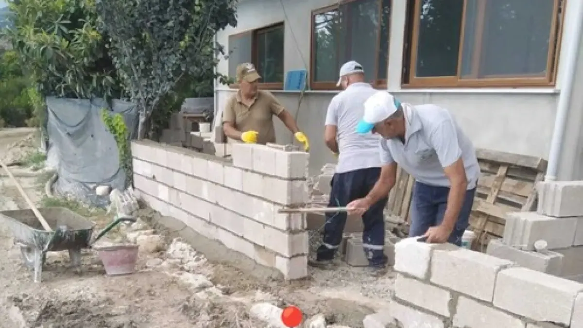 İlçemizin Yol Sorununu En Kısa Sürede Ortadan Kaldıracağız.