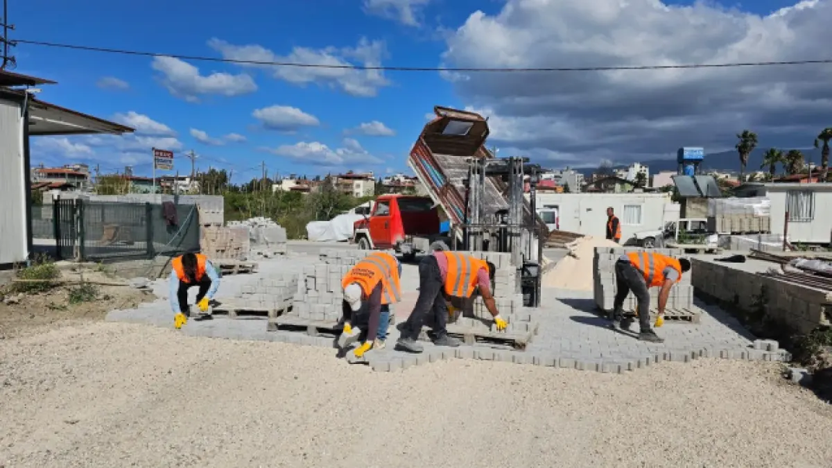 Yollarımızı Yenilemeye, İlçemizi Güzelleştirmeye Devam Ediyoruz.