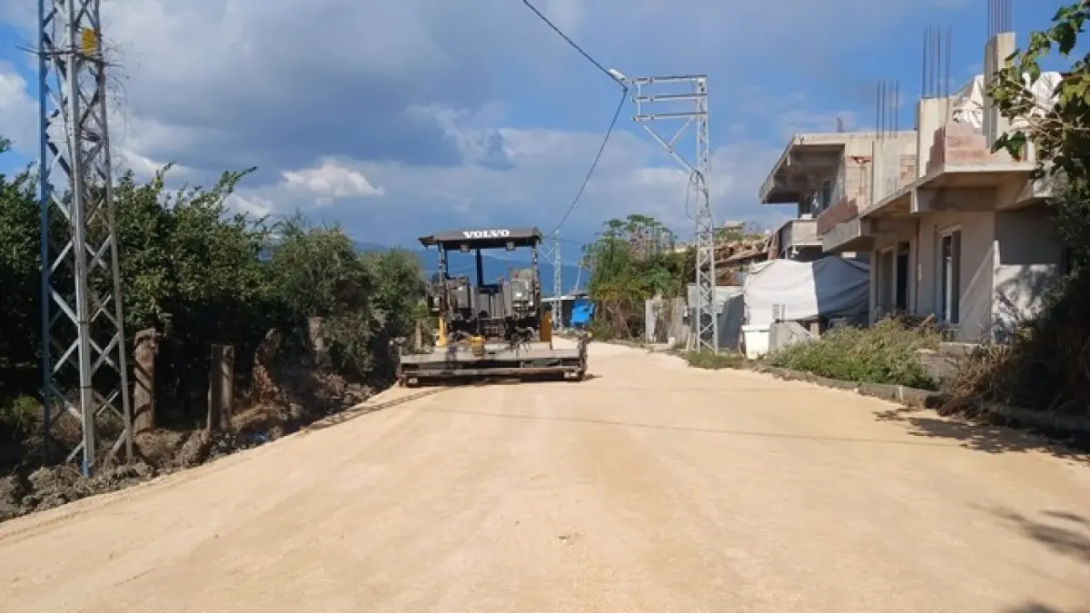 Yeni Mahalle Ova Caddesi’nde Asfalta Hazırlık Çalışmaları Sürüyor.