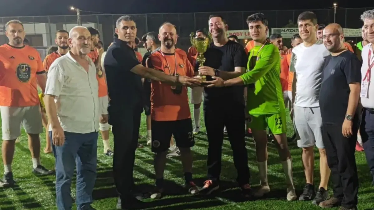 Yeni Mahalle, Mahalleler Arası Futbol Turnuvası’nın Şampiyonu Oldu