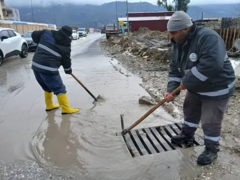 Samandağ Belediyesi Tüm Ekipleriyle Sahada Teyakkuz Halinde. — fotoğraf 2