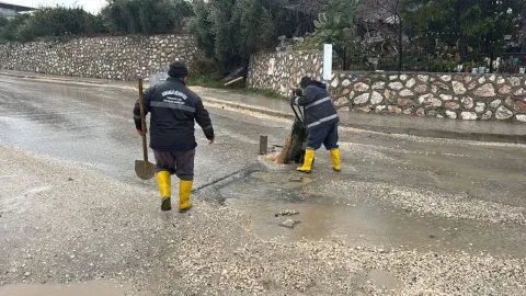 Samandağ Belediyesi Tüm Ekipleriyle Sahada Teyakkuz Halinde. — fotoğraf 4