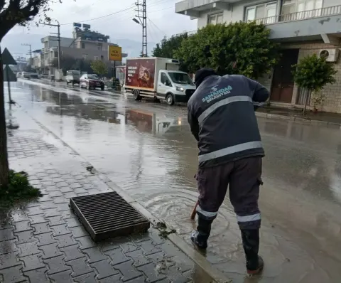 Samandağ Belediyesi Tüm Ekipleriyle Sahada Teyakkuz Halinde. — fotoğraf 1